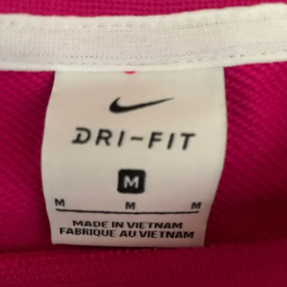 Nike Standard Issue Dri-FIT Crewneck Sweatshirt Men's Medium Pink